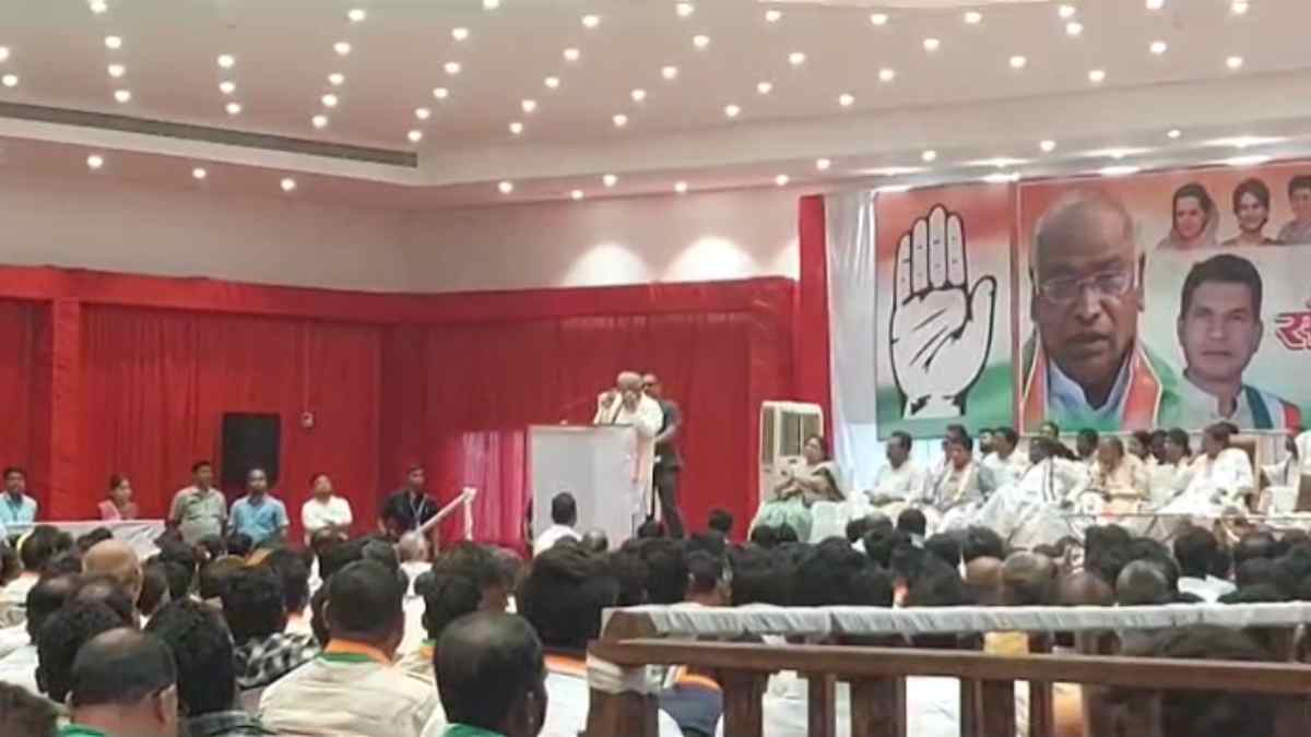 महेंद्र कर्मा को याद कर भावुक हुए CM : छत्तीसगढ़ में फिर बनेगी कांग्रेस की सरकार, संभागीय सम्मेलन में भूपेश बघेल ने किया दावा, प्रदेश प्रभारी सैलजा ने कहा – भाजपा नहीं कर सकती राहुल गांधी का मुकाबला