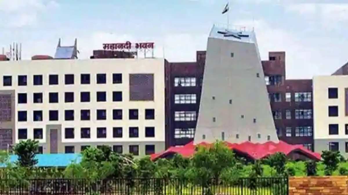 परियोजना अधिकारी पर कौन मेहरबान? : ट्रांसफर के बाद भी स्थानांतरित जगह पर नहीं किया ज्वाइन, मंत्री से की शिकायत