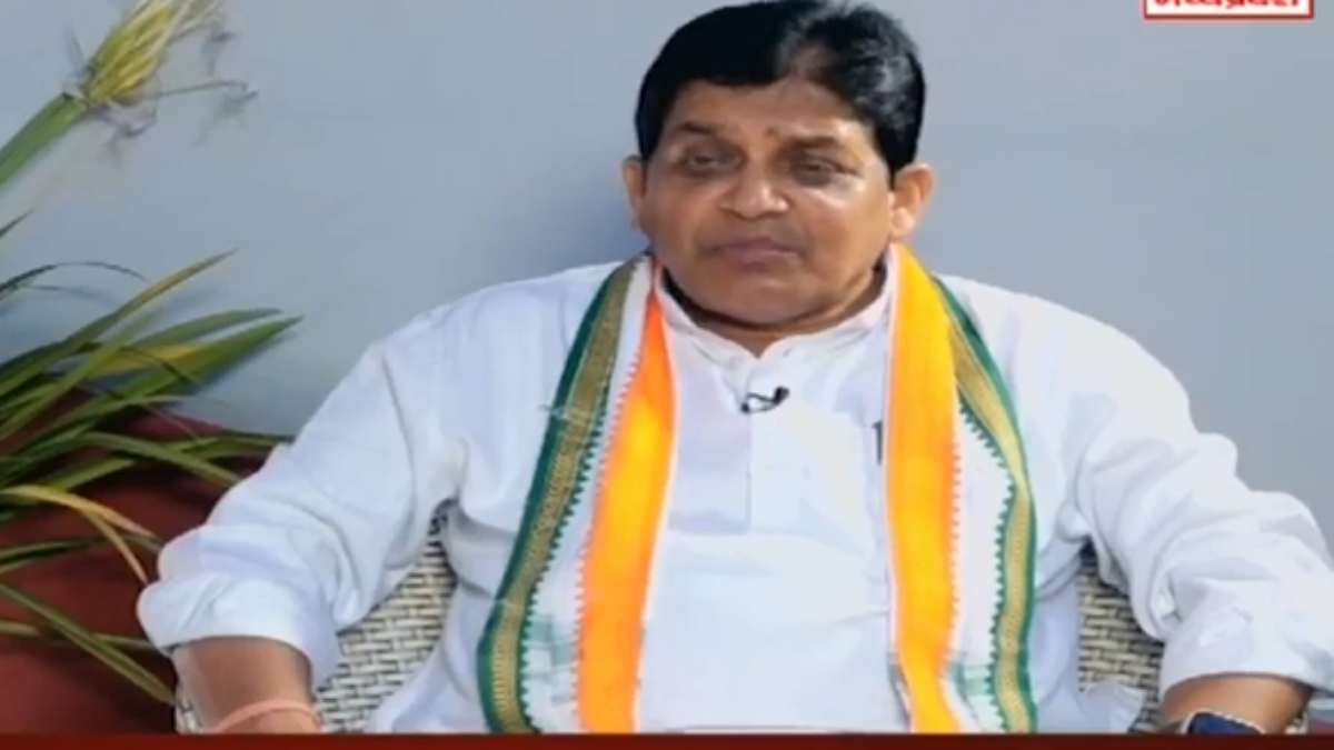 देसी टॉक में नगरीय प्रशासन मंत्री का इंटरव्यू VIDEO : जानिए शिव डहरिया ने कैसे की राजनीति की शुरुआत और अपने कार्यकाल में कौन सा बड़ा काम किया…