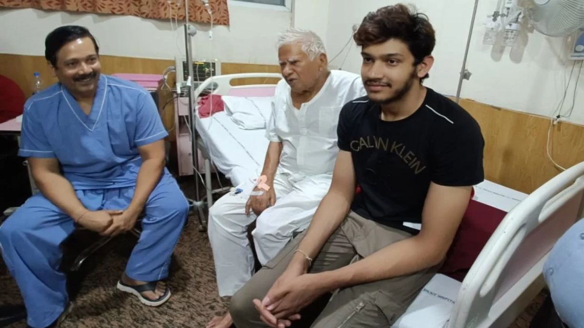 BREAKING: CM बघेल के पिता नंदकुमार अस्पताल से डिस्चार्ज, गिरने से बांए पैर में लगी थी गंभीर चोट, ऑपरेशन के बाद हालत में सुधार