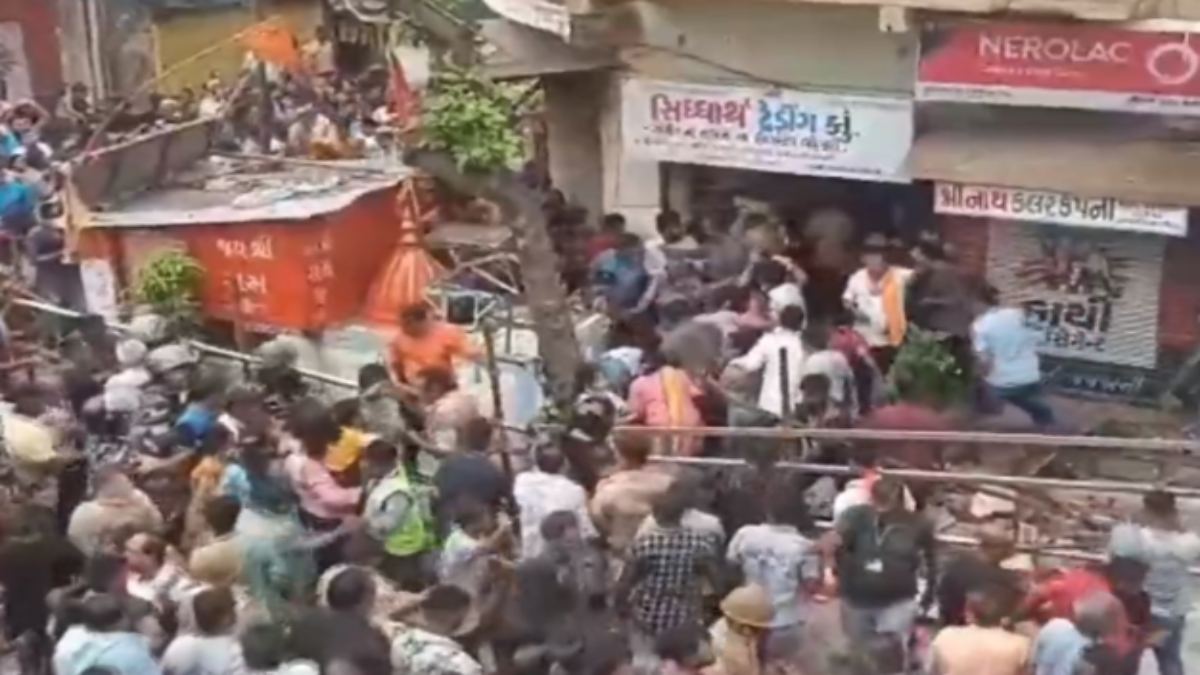 Jagannath Rath Yatra के दौरान मौत: भर भराकर गिरी 2 मंजिला घर की बालकनी, युवक की मौत और 8 लोग घायल