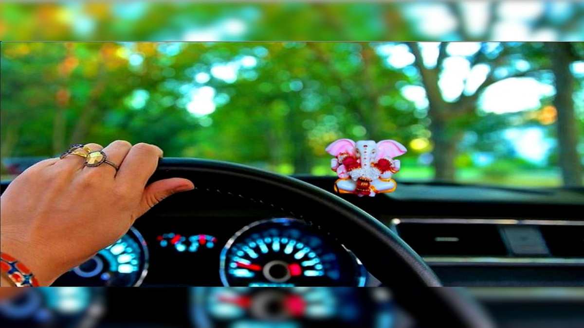 Vastu Tips For Car- वास्तु के अनुसार गाड़ी में रखें ये चीजें, इन चीजों को रखने से बचें…