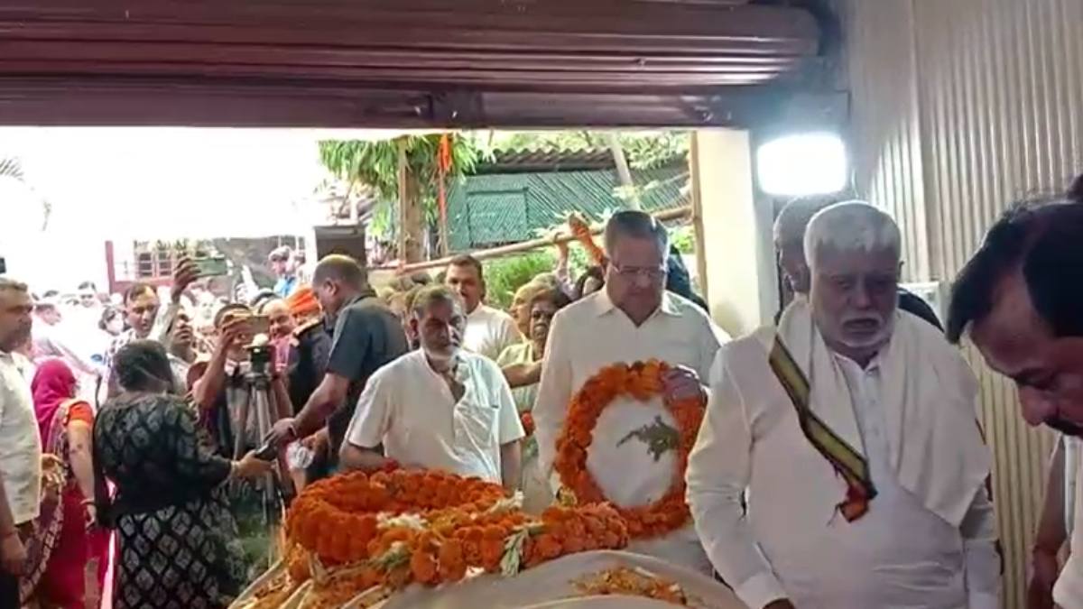 Vidya Ratan Bhasin Passed Away: विद्या रतन भसीन को श्रद्धांजलि देने उमड़ी भीड़, रमन सिंह, नितिन नबीन और अरुण साव समेत नेताओं का लगा तांता