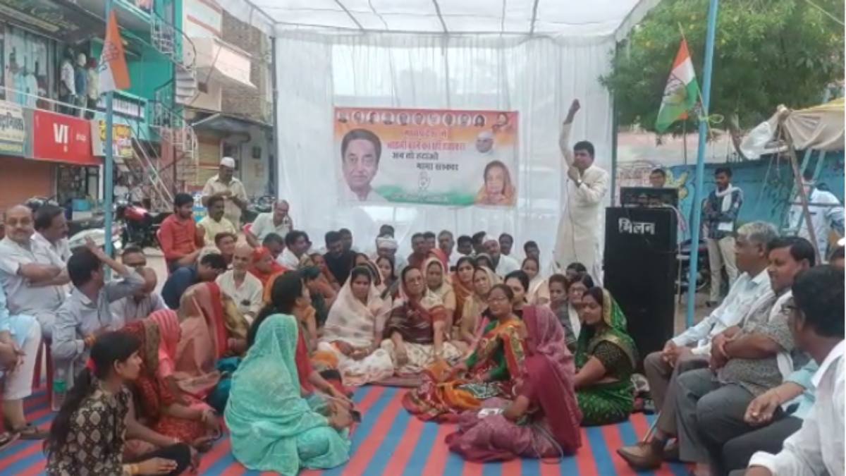 सीहोर में 8 साल की मासूम से दुष्कर्म: महिला कांग्रेस ने किया प्रदर्शन, प्रदेश अध्यक्ष ने बच्चियों से दुराचार पर उठाए सवाल