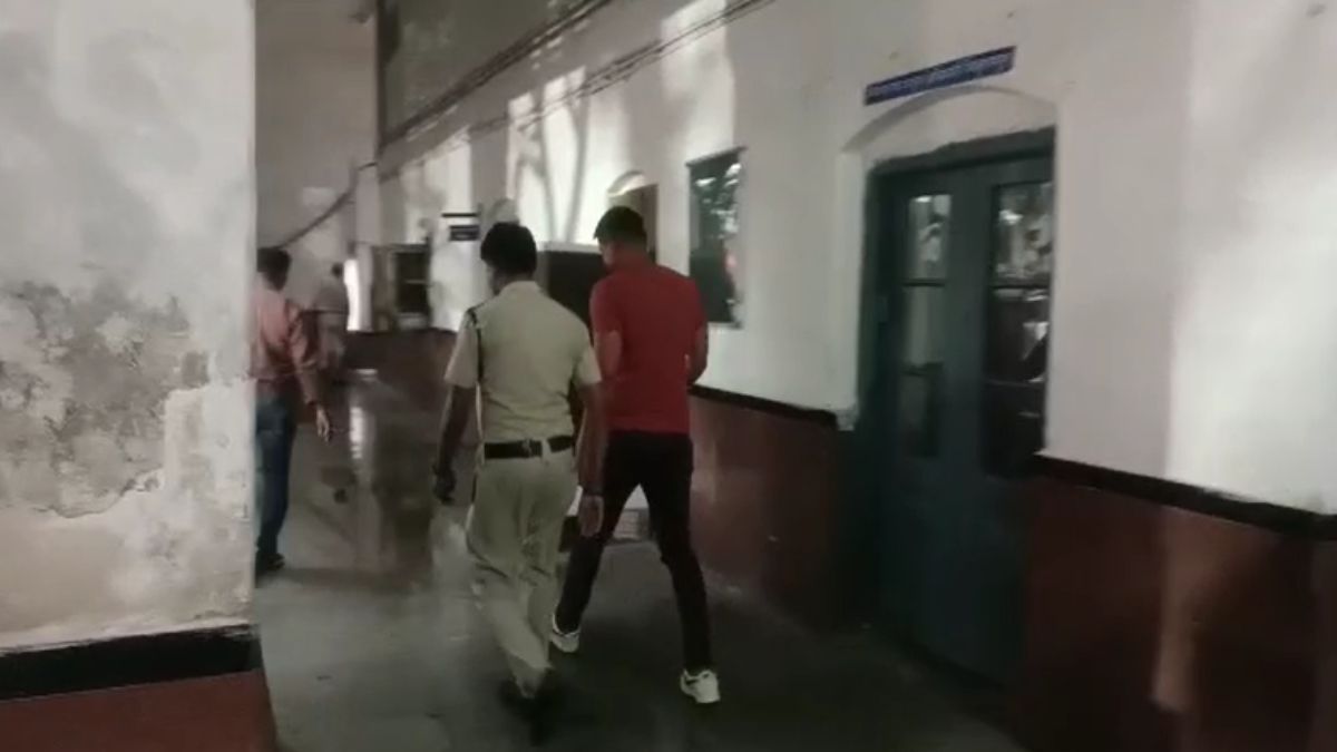 CG में गालीबाज नेता की निकली हेकड़ी: किसान को दी थी जान से मारने की धमकी, पुलिस ने दहशतगर्द को किया गिरफ्तार, देखिए VIDEO