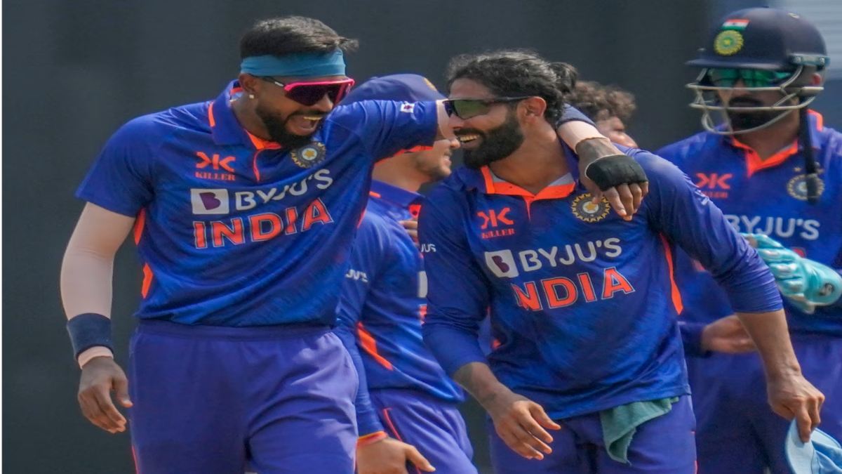 पत्नी के साथ कुलदेवी माता के मंदिर पहुंचे टीम इंडिया के स्टार ऑलराउंडर, जल्द भरेंगे वेस्टइंडीज दौरे के लिए उड़ान