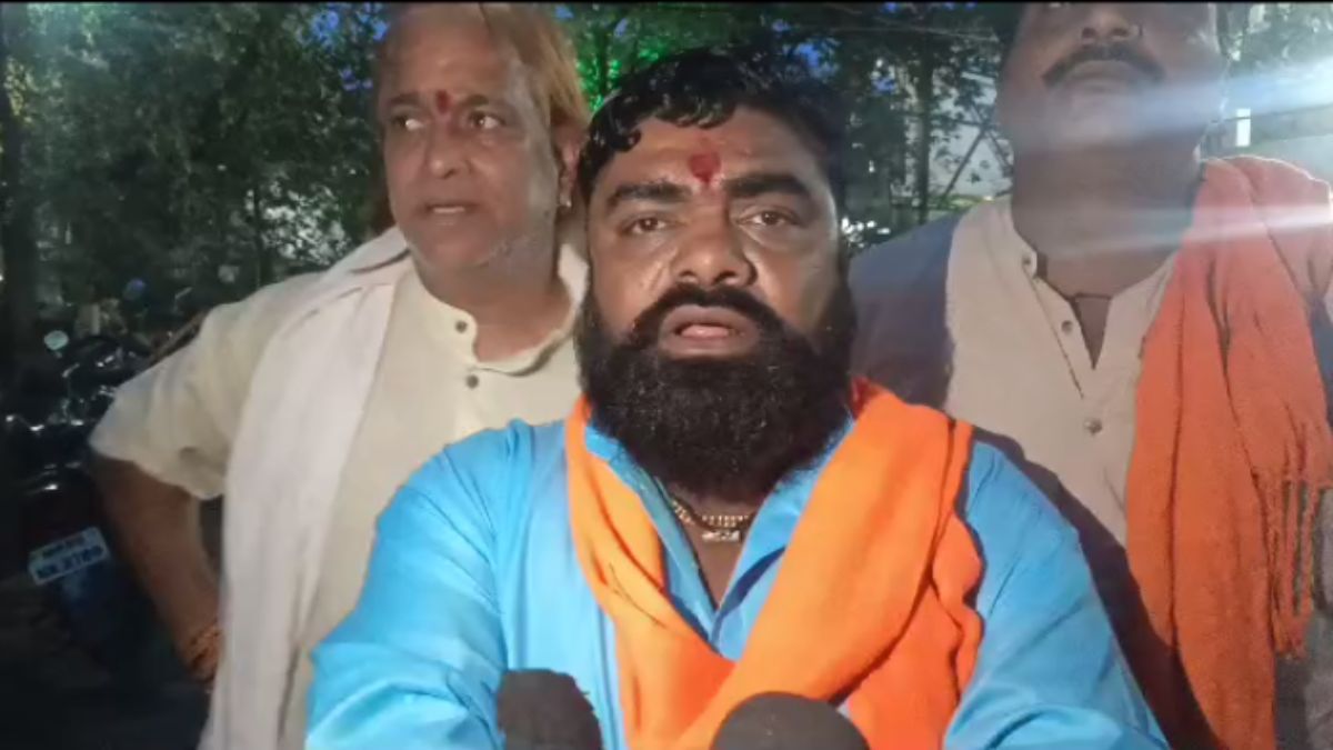 Indore News: भोपाल के एडीजी स्तर के जांच से असंतुष्ट बजरंग दल, पलासिया थाना प्रभारी से की कार्रवाई मांग