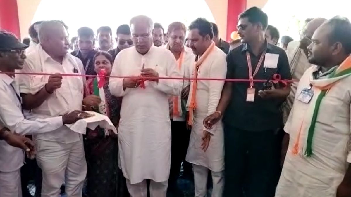 CG में खुला सौगातों का पिटारा: CM बघेल ने 100 करोड़ 40 लाख के विकासकार्यों की दी सौगात, नए राजीव भवन का लोकार्पण, कुमारी सैलजा और चरण दास महंत रहे मौजूद