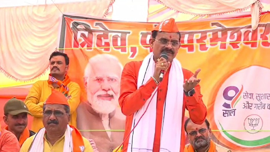प्रियंका के MP आगमन पर BJP ने साधा निशानाः वीडी शर्मा बोले- महिलाओं के प्रति नेताओं के क्या दृष्टिकोण हैं देख लीजिए, कोई आइटम कहता है तो कोई टंच माल