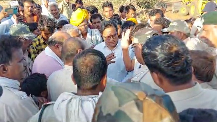 विधायक की दबंगईः वन अमले को ललकारा, बोले- मैं हथियार लेकर खड़ा होता हूं, फिर देखता हूं कौन आता है सामने