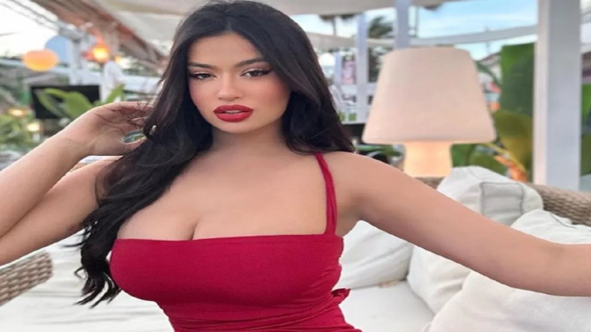 OMG ! रोज सैकड़ों लड़के करते हैं Propose, फिर भी सिंगल है ये Hot Girl, कमाई सुन उड़ जाएंगे होश