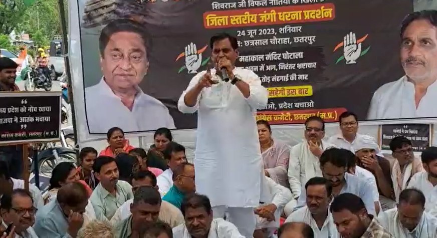 नेता के बिगड़े बोलः कांग्रेस के धरने में बीजेपी नेताओं को दी गालियां, BJP का पलटवार, बोलीं- यह है कांग्रेस के संस्कार, नेहा बग्गा ने प्रियंका और कमलनाथ पर कसा तंज