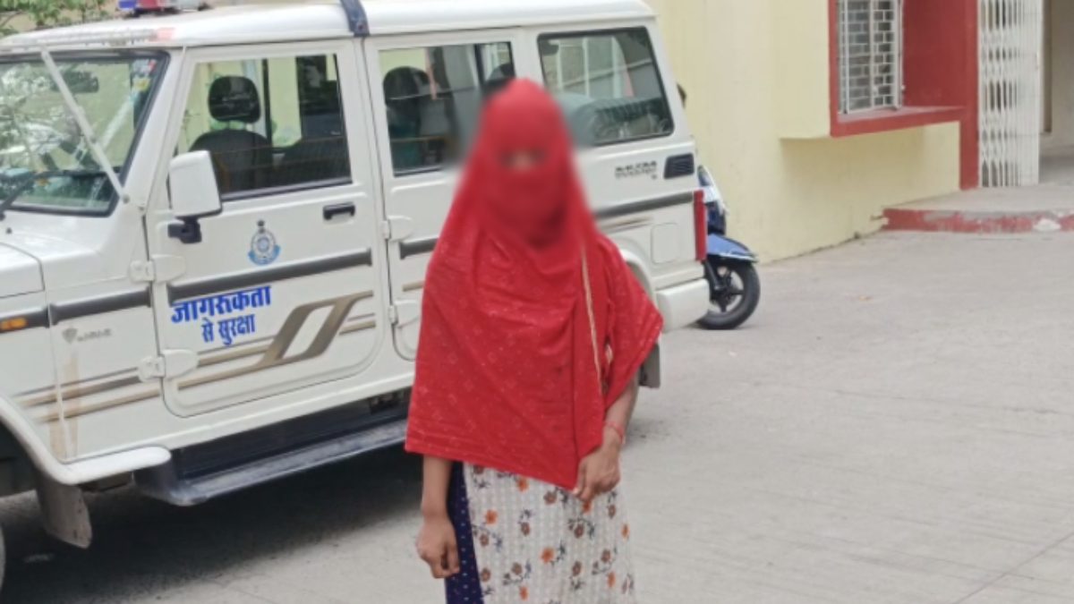 पति के खिलाफ शिकायत लेकर थाने पहुंची गर्भवती पत्नी: जेठ पर लगाए दुष्कर्म के आरोप, कार्रवाई नहीं होने पर दी ये चेतावनी