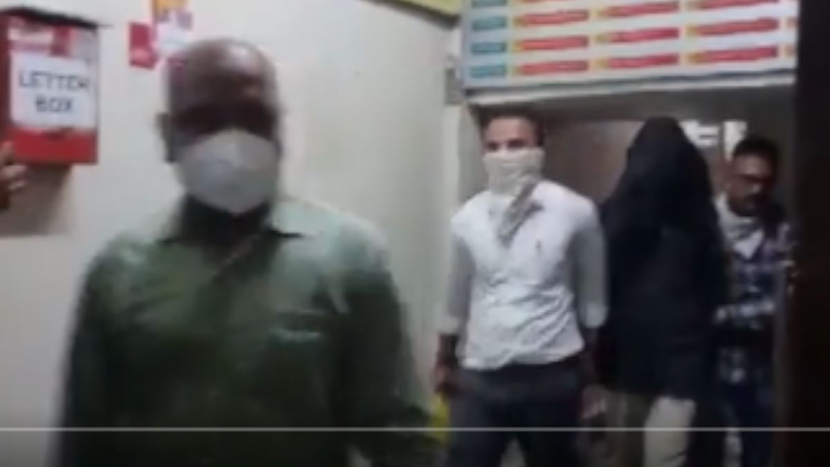 लिव-इन रिलेशनशिप का वीभत्स अंत, 56 साल के शख्स ने 32 साल की महिला पार्टनर की गला रेतकर की हत्या, फिर टुकड़े-टुकड़े कर कुकर में पकाया…