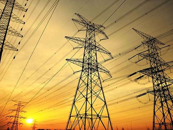 दिल्ली में झुलसाने वाली गर्मी ने बिजली की मांग पहुंचाई मांग 7000 मेगावाट के पार
