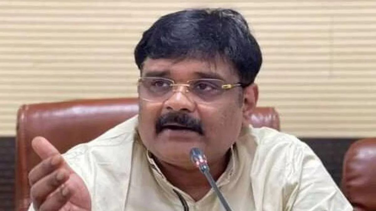 पुलिस पर हमला करने का आरोप, BJP सांसद सुब्रत पाठक पर FIR दर्ज, अखिलेश यादव ने की गिरफ्तारी की मांग