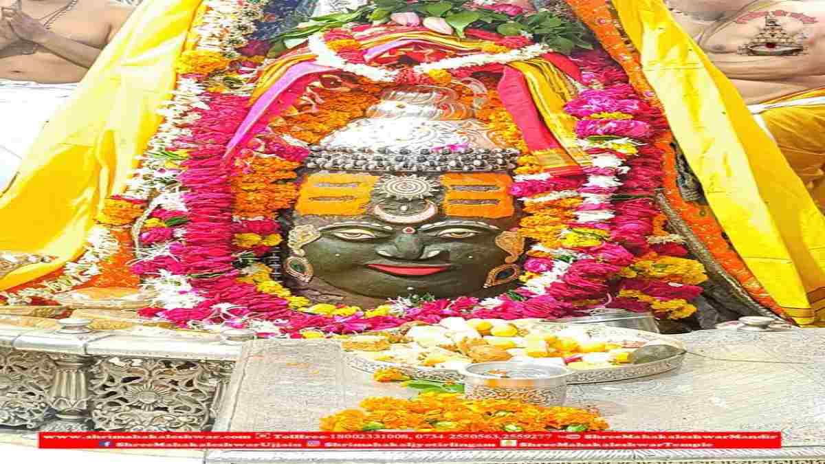 20 जुलाई महाकाल आरती दर्शन: भगवान महाकाल के मस्तक पर चंद्र और त्रिपुण्ड धारण कर राजा स्वरूप श्रृंगार