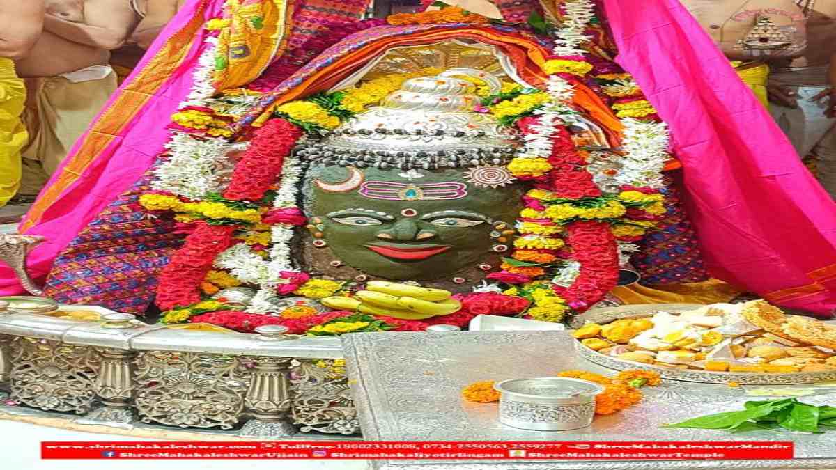 18 जुलाई महाकाल आरती दर्शन, VIDEO: बाबा महाकाल के मस्तक पर त्रिपुण्ड सूर्य और चंद्र अर्पित कर श्रृंगार