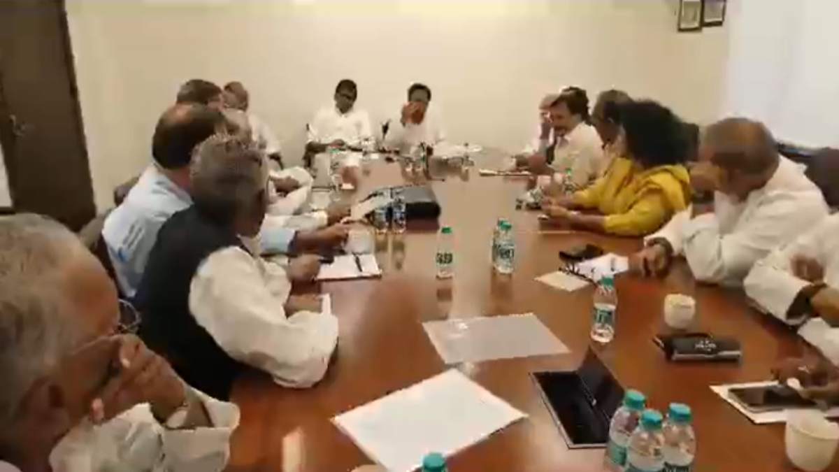 मिशन- 2023: कमलनाथ के आवास पर चल रही कांग्रेस की राजनीतिक मामलों की समिति बैठक, ये बड़े नेता हैं मौजूद