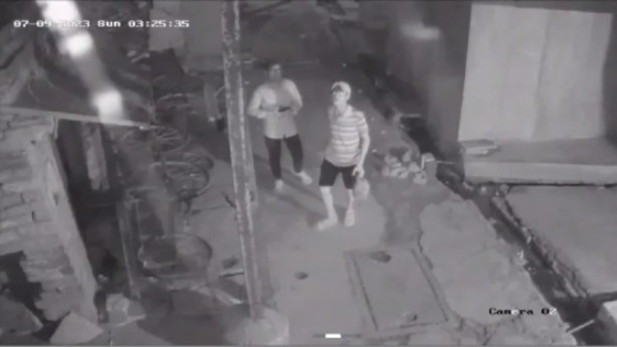 Gwalior Crime: बदमाशों ने महिला व्यापारी के घर की फायरिंग और पत्थरबाजी, इधर हवाई फायरिंग करने वाले बदमाशों का पुलिस ने निकाला जुलूस