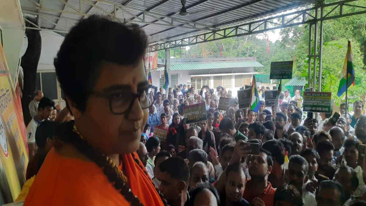 जैन मुनि हत्याकांड ने पकड़ा तूल: समाज ने सांसद प्रज्ञा ठाकुर से की मुलाकात, CBI जांच और फांसी देने की मांग