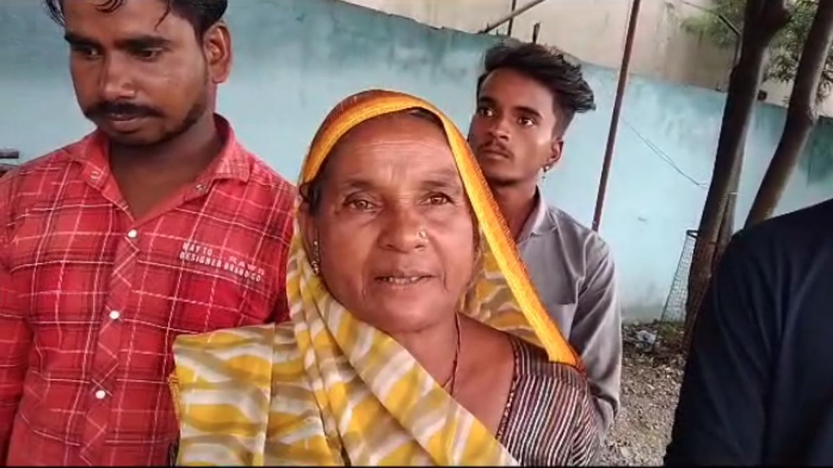 भोपाल में आदिवासी महिला के साथ मारपीट! राशन लेने गई महिला को कर्मचारी ने धक्का देकर गिराया, केस दर्ज
