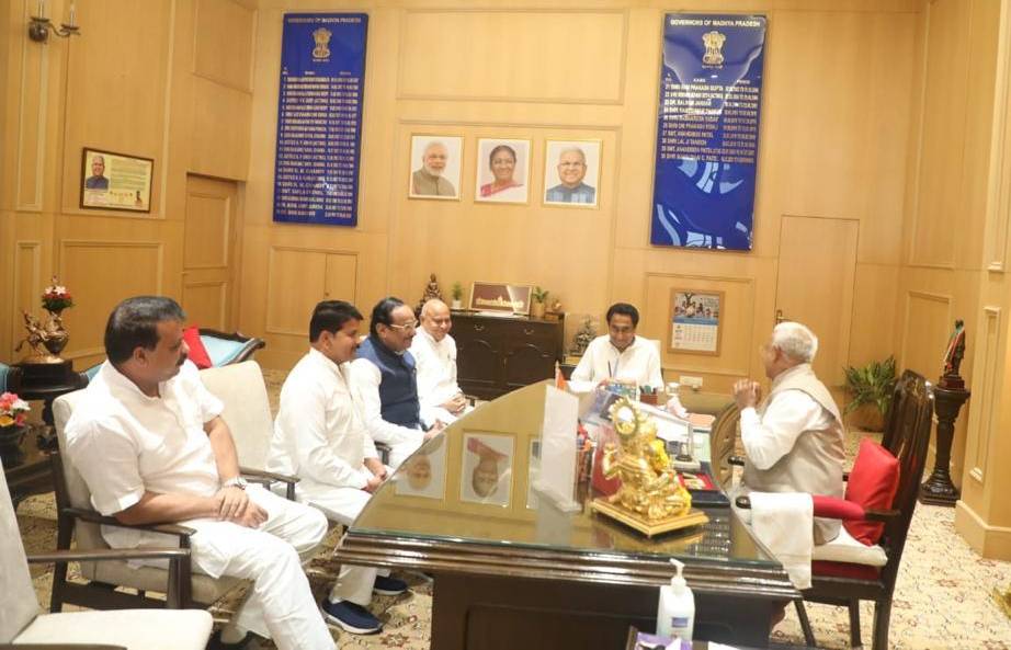 राज्यपाल से मिले आदिवासी विधायक: सीधी कांड और आदिवासियों पर अत्याचार की दी जानकारी, कमलनाथ बोले- राज्यपाल उनकी रक्षा के लिए खुद आगे आए