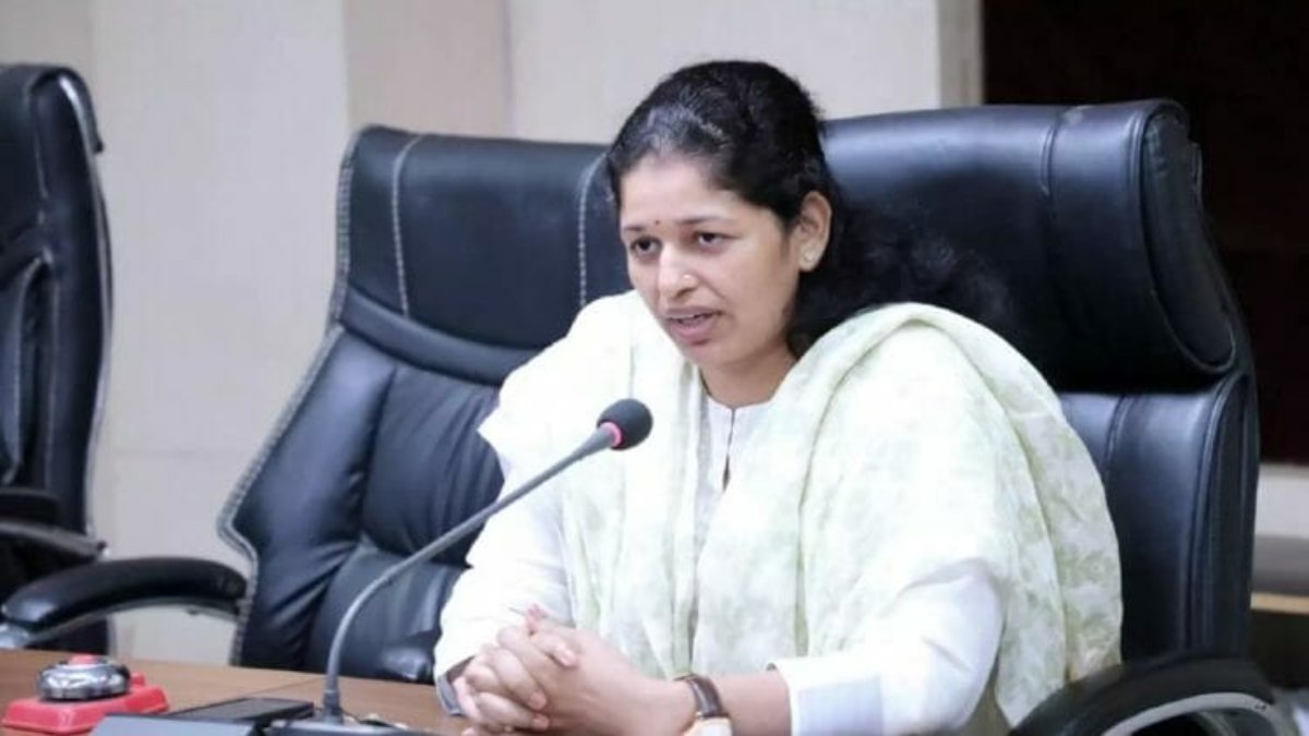 MP में खाद्यान्न की कालाबाजारी पर कलेक्टर का एक्शन: गड़बड़ी पाए जाने पर सेल्समैन के खिलाफ की जाएगी रासुका की कार्रवाई, निर्देश जारी