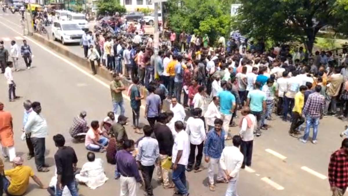 बेटी के बाद पिता ने भी जहर खाकर दी जान: छेड़छाड़ के आरोपी जेल से आने के बाद दे रहा था धमकी, परिजनों ने पुलिस पर लगाए गंभीर आरोप