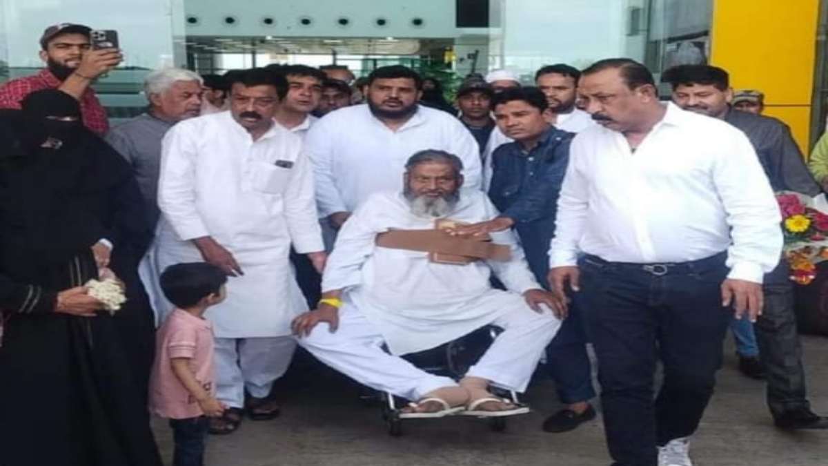 दिल्ली से वापस भोपाल लौटे विधायक आरिफ अकील: करीब एक महीने तक चला इलाज, एयरपोर्ट पर समर्थकों ने किया शक्ति प्रदर्शन