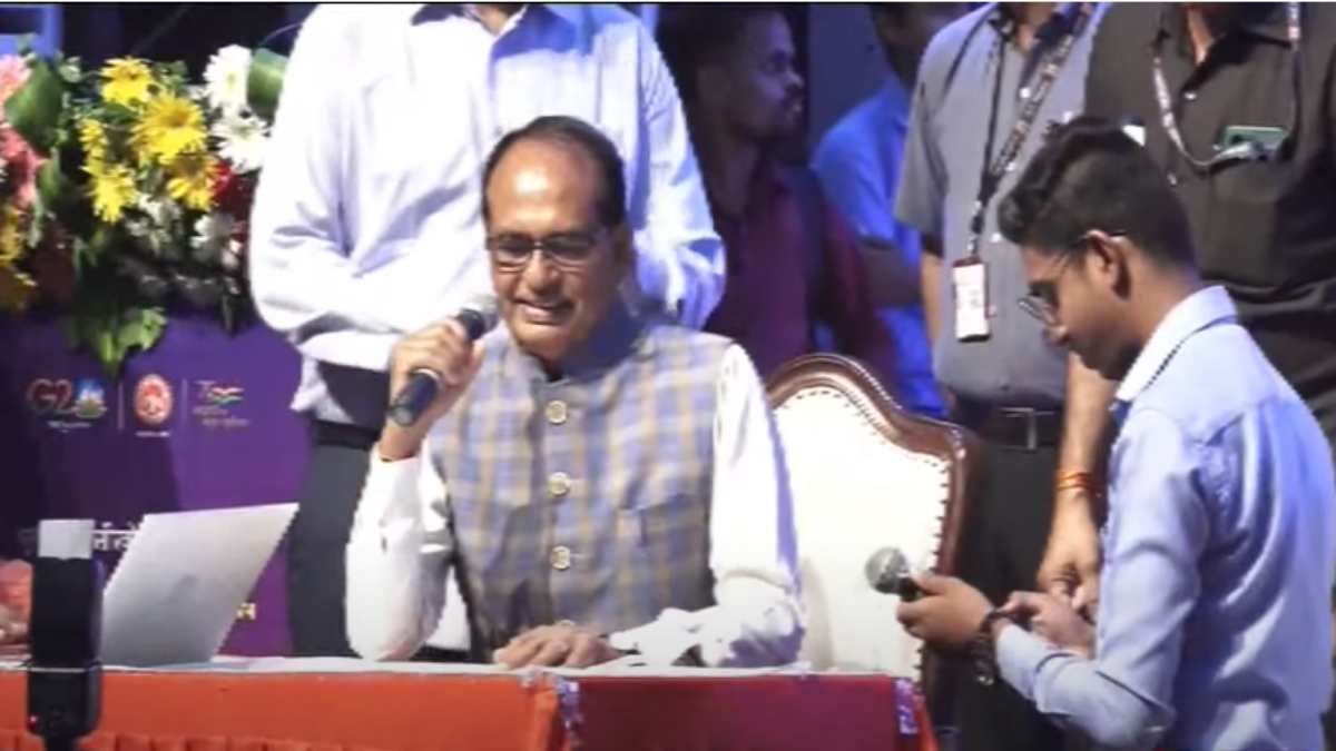 मुख्यमंत्री सीखो कमाओ योजना लॉंच: CM ने राज कुशवाह का किया पहला पंजीयन, प्रतिमाह मिलेंगे 8 हजार से 10 हजार, युवाओं से शिवराज बोले- I love you