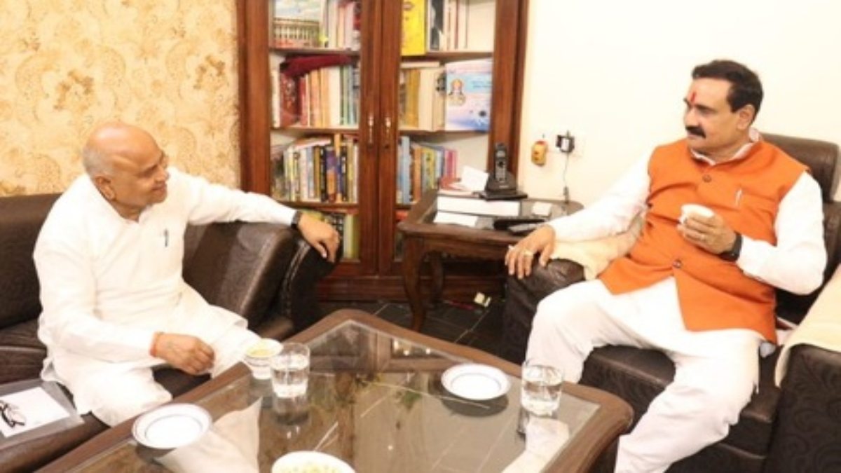 MP की सियासतः गृहमंत्री नरोत्तम के निवास पहुंचे नेता प्रतिपक्ष गोविंद सिंह, निकाले जा रहे कई सियासी मायने