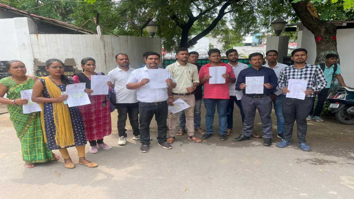 उम्र निकलने का इंतजार है क्या ? आयुष विभाग में पद खाली होने के बाद भी नहीं हो रही भर्ती, खतरे में सैकड़ों युवाओं का भविष्य, 15 सालों से नौकरी का इंतजार