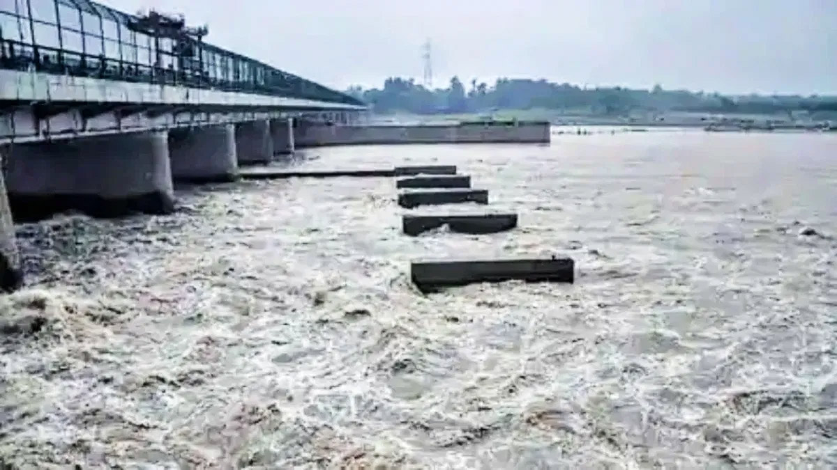 Delhi News: हथिनीकुंड बैराज से 45 हजार क्यूसेक पानी छोड़ा