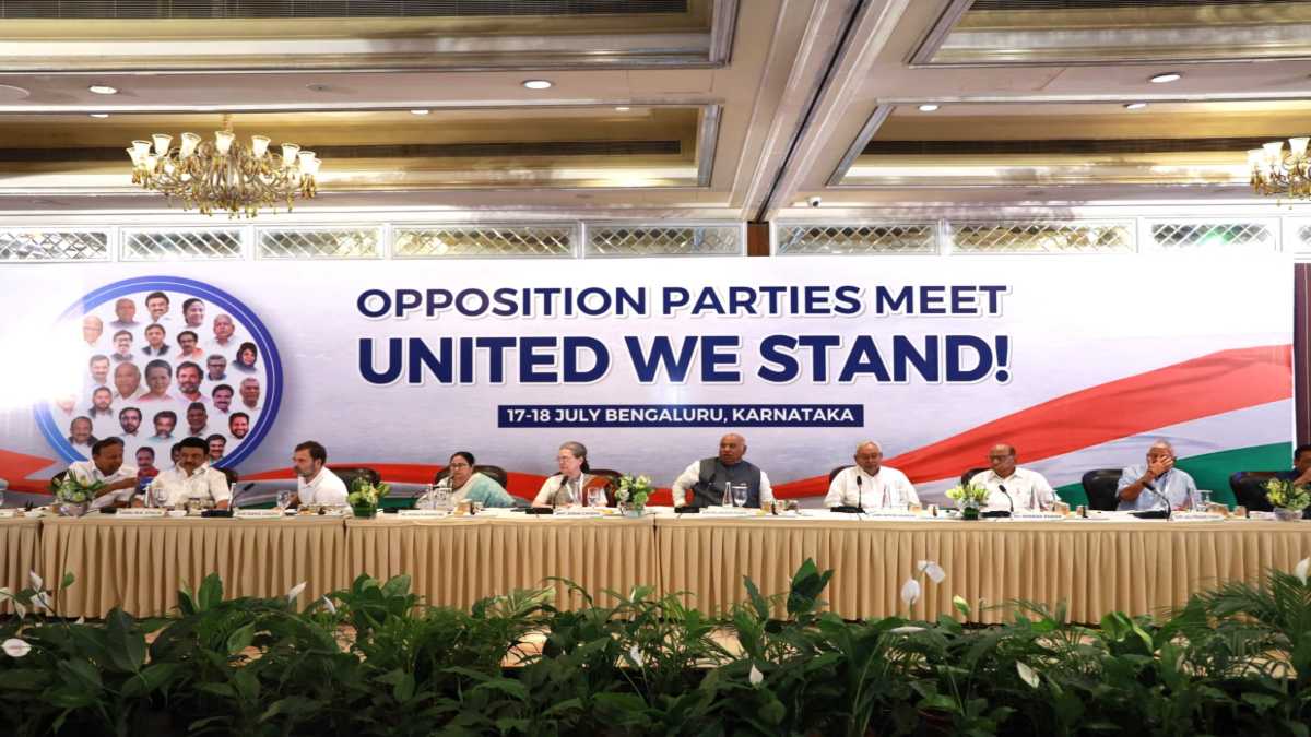 24 में NDA VS INDIA: सियासी पिच पर 26 विपक्षी दलों का गठबंधन, दिल्ली में बनेगा सचिवालय, RAHUL GANDHI ट्वीट कर बोले- भारत जुड़ेगा, INDIA जीतेगा