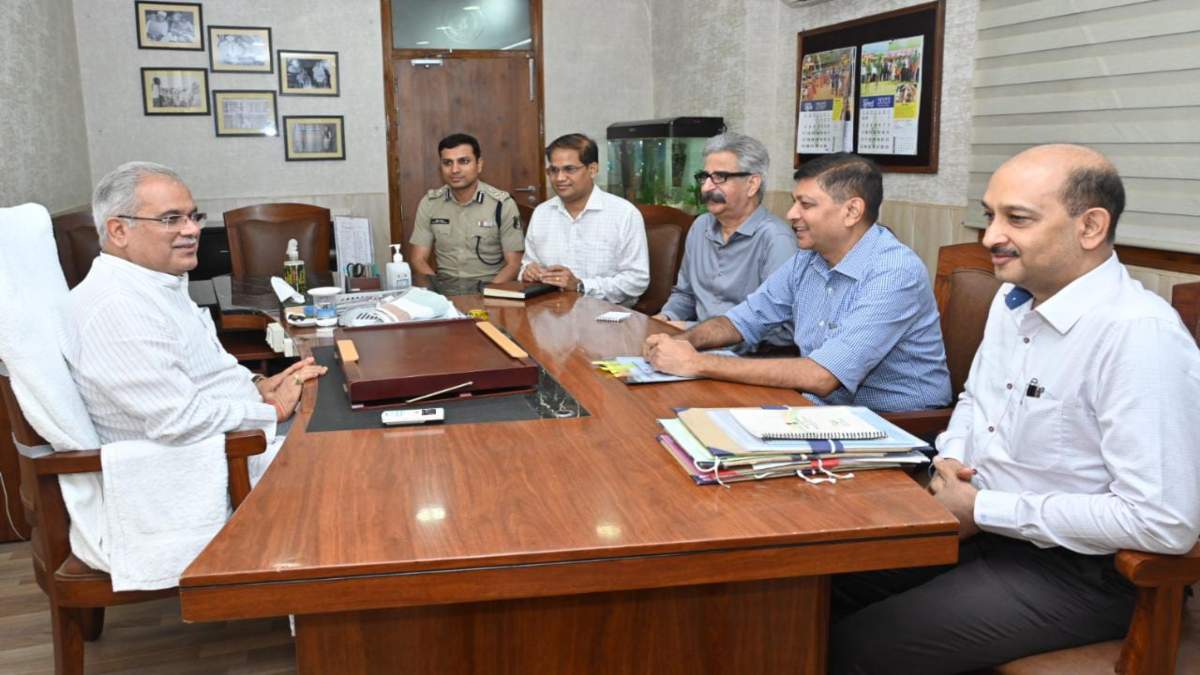 CG NEWS: PM मोदी के दौरे के तैयारियों को लेकर CM बघेल ने ली हाईलेवल मीटिंग, अधिकारियों को दिए ये निर्देश