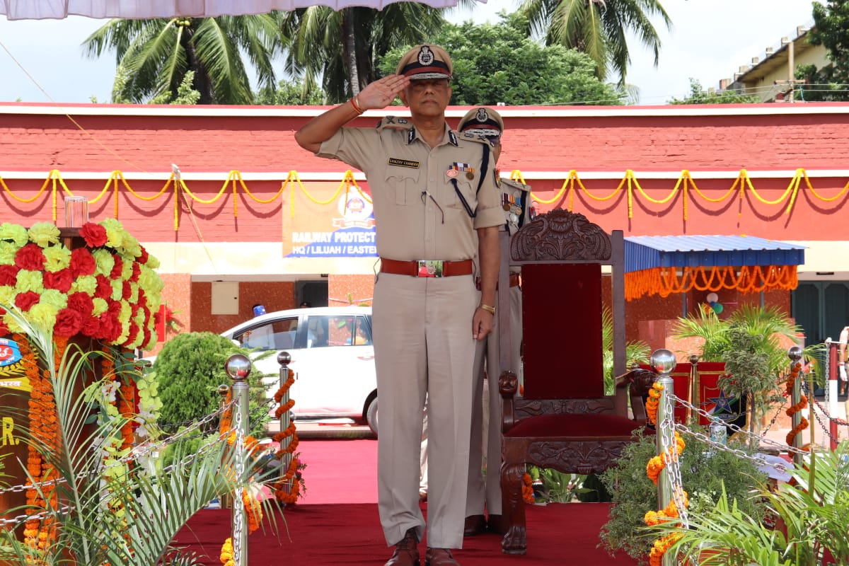 RPF Latest News: ‘संजय चंदर की जय’… ऐसे नारों के साथ हुई RPF के डीजी की विदाई, देखें Video