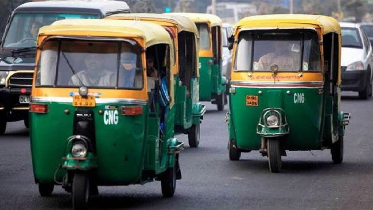 Delhi Crime News: ऑटो सवार तीन महिलाओं से लूटपाट, चालक दबोचा