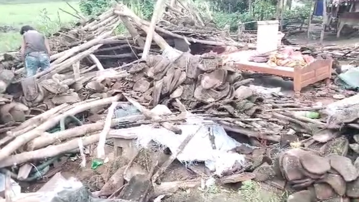 छिदंवाड़ा में बारिश का कहर: आधी रात भरभरा कर गिरा मकान, हादसे में मां और बेटा घायल    