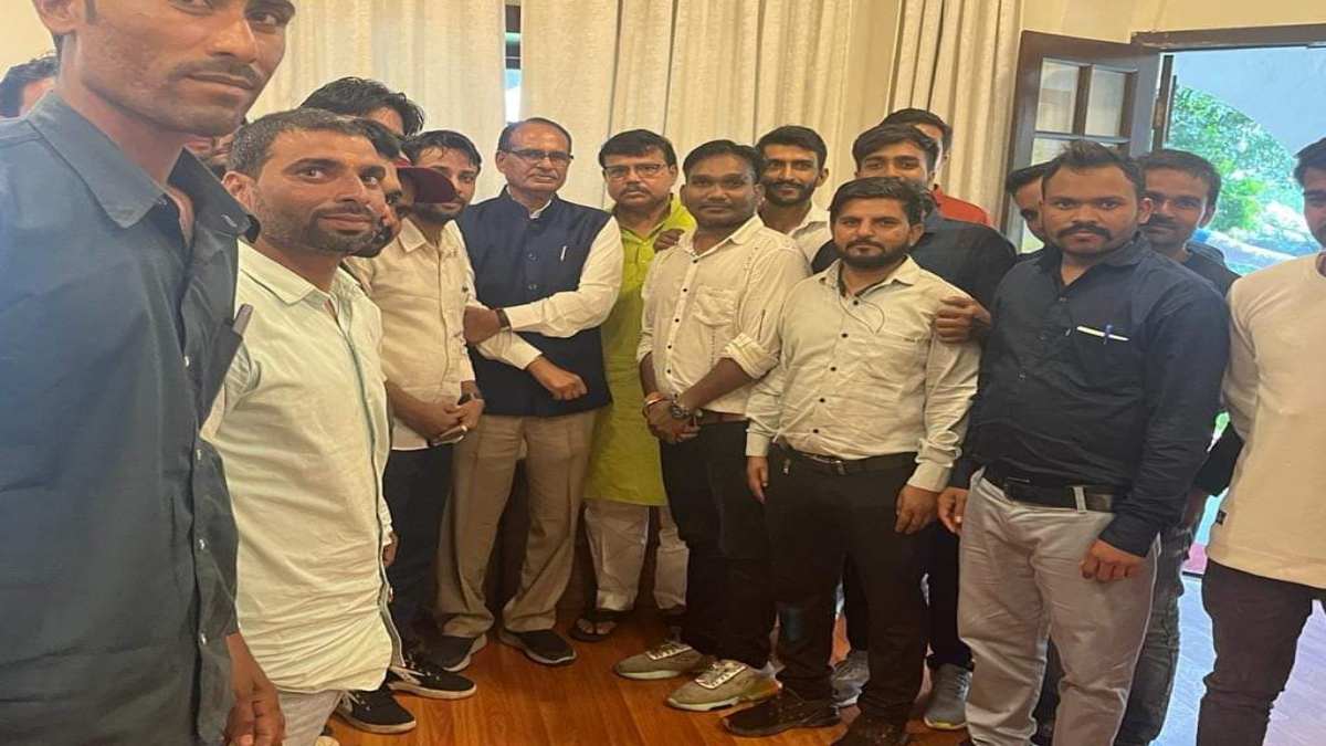 CM शिवराज ने 1028 आउट सोर्स कर्मचारी को किया बहाल: प्रतिनिधि मंडल ने ऊर्जा मंत्री के साथ निवास पर की मुलाकात