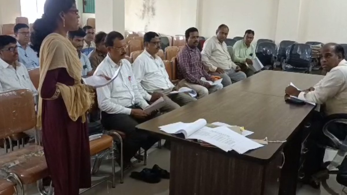 3 प्राचार्य और 5 शिक्षकों पर निलंबन की तलवार, बालाघाट कलेक्टर ने डीईओ को दिए निर्देश, जानें क्या है वजह 