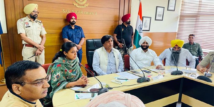 कैबिनेट मंत्री जिंपा ने की मोहाली जिला प्रशासन और पुलिस अधिकारियों के साथ मीटिंग