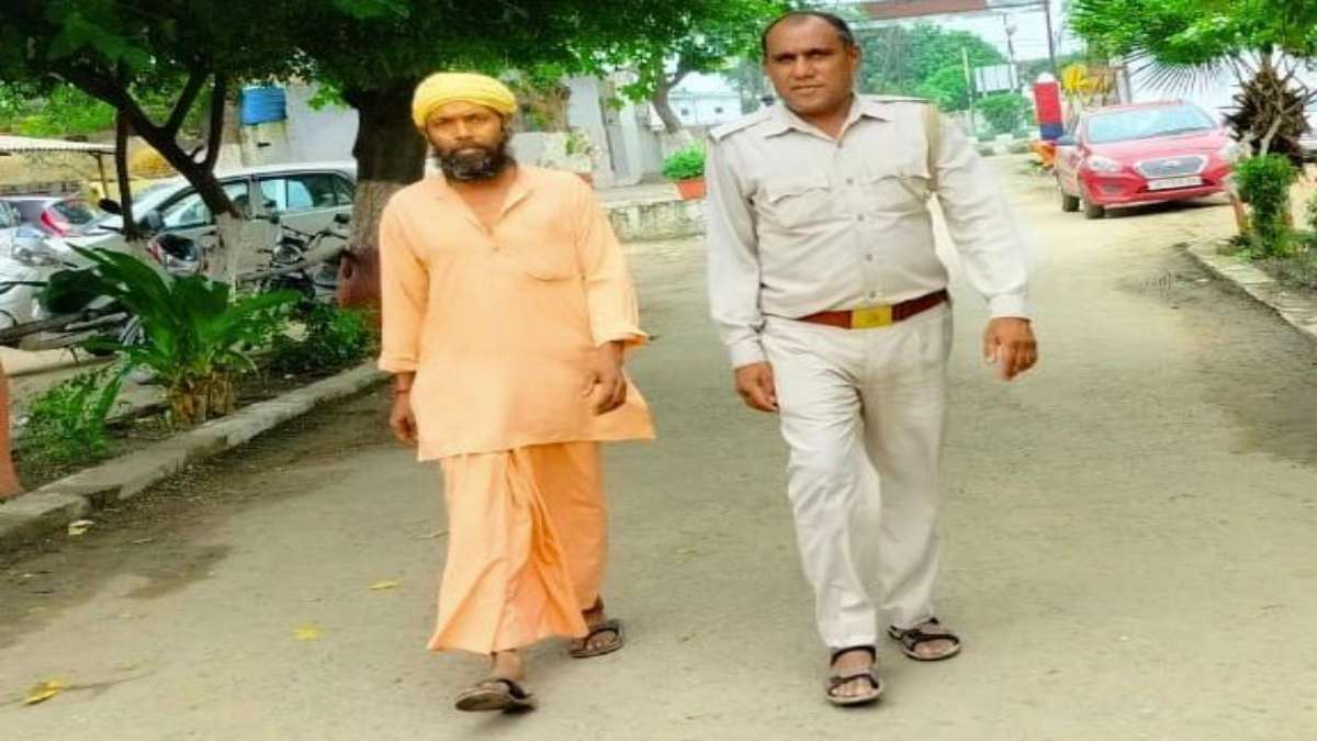धर्म बदलकर इस्माइल से बना गुर्जरनाथ, हिंदू संगठन के हंगामे के बाद मंदिर का पुजारी गिरफ्तार