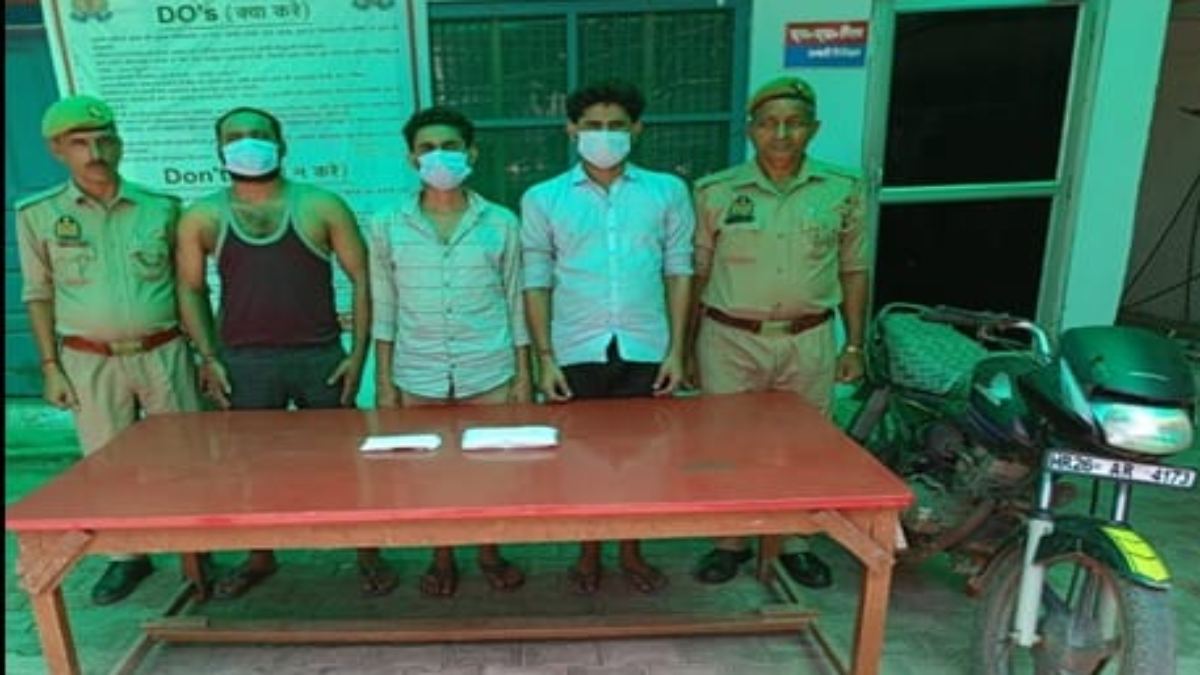 नमाज़ पढ़ाकर लौट रहे इमाम के साथ अभद्रता, गले में भगवा पट्टा डालकर लगवाए JSR के नारे, की मारपीट