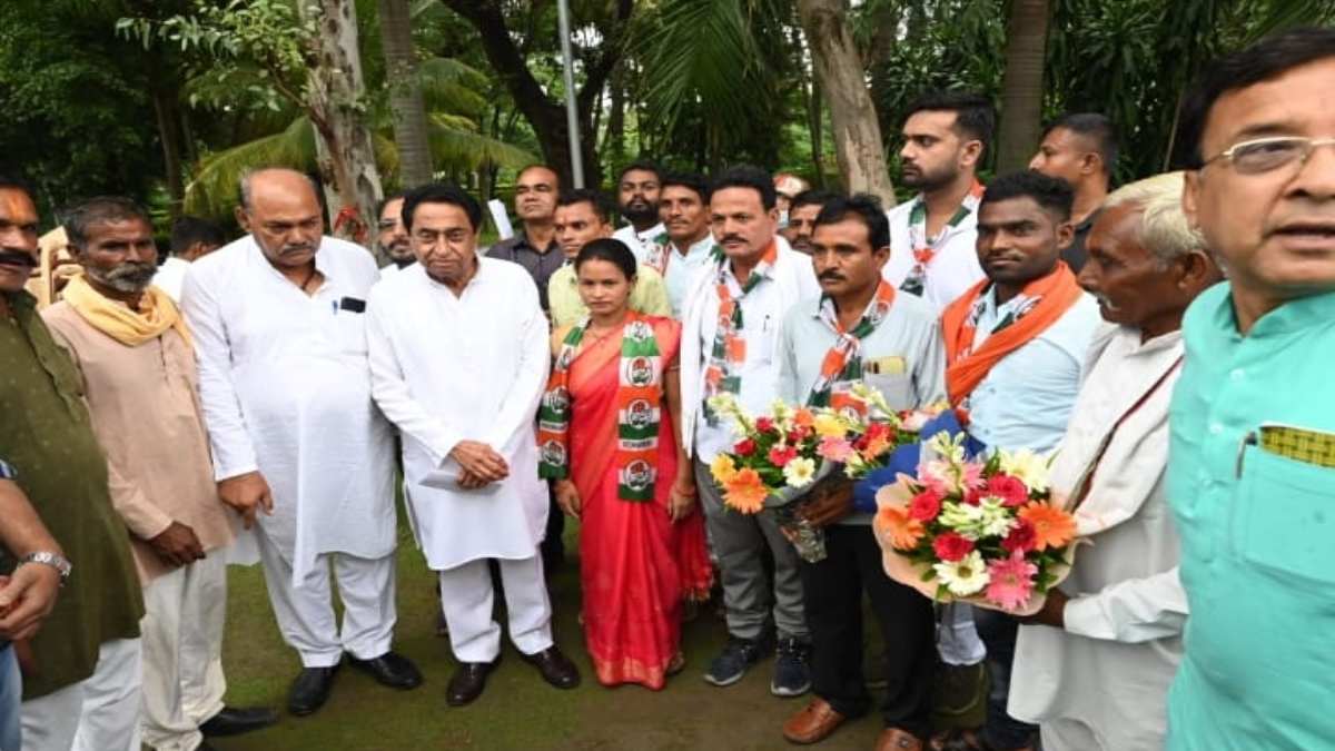 एमपी बीजेपी को झटका: सिंधिया फैंस क्लब के जिला अध्यक्ष, सांची जनपद अध्यक्ष-सदस्य कांग्रेस में शामिल, कमलनाथ ने दिलाई सदस्यता