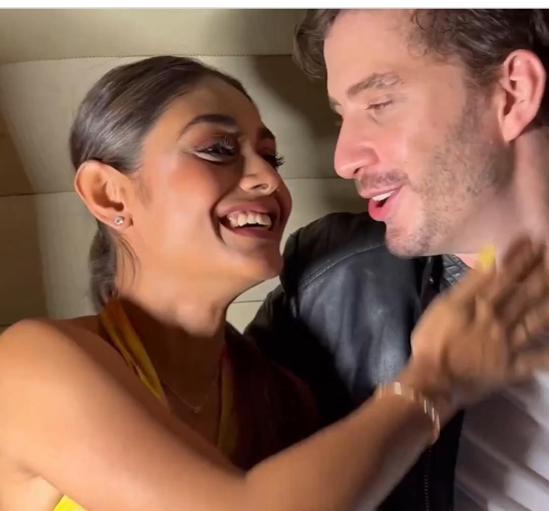 टीवी एक्ट्रेस श्रीजिता डे मीडिया के सामने पति के साथ हुई रोमांटिक, कैमरे के सामने किया लिप लॉक …