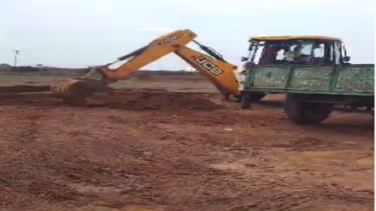 शासकीय जमीन पर सरपंच की मनमानी: बजरी उत्खनन कर बेचा, ग्रामीणों ने एसडीएम से की शिकायत