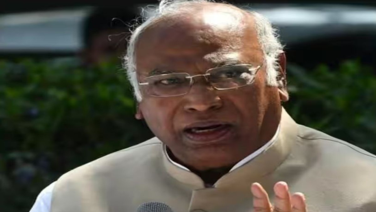कांग्रेस राष्ट्रीय अध्यक्ष ने एमपी को लेकर किया ट्वीट: खड़गे ने दलित आदिवासी अत्याचार पर कहा- दशकों से अपमान का पी रहे घूंट, ‘सबका साथ’ केवल विज्ञापनों में, बीजेपी ने किया पलटवार