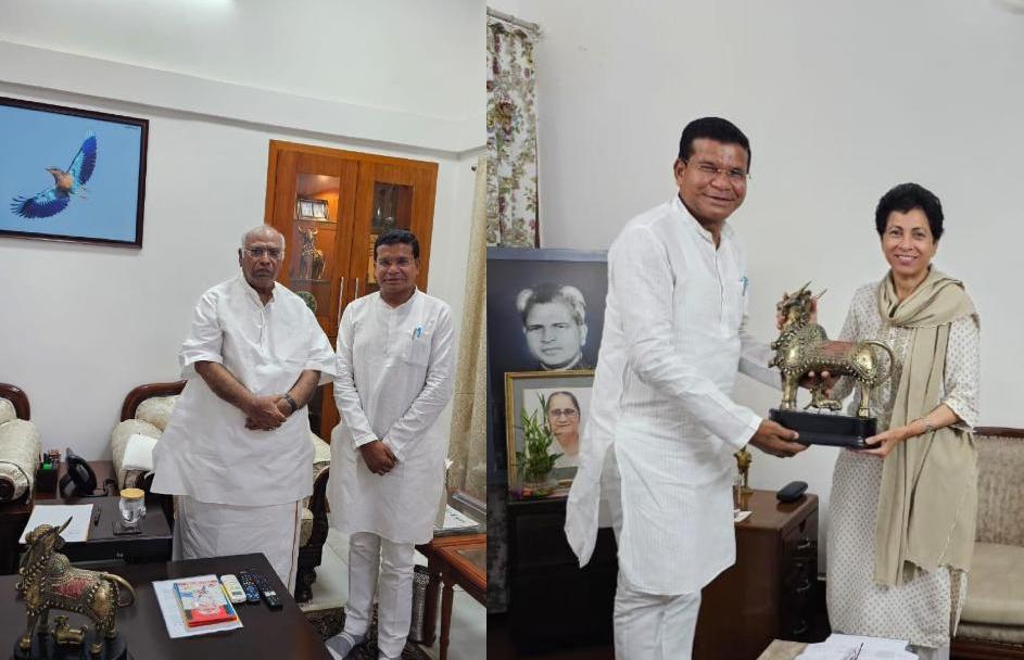 CG NEWS: मंत्री बनने के बाद पहली बार दिल्ली पहुंचे मोहन मरकाम, कांग्रेस अध्यक्ष खरगे और कुमारी सैलजा से की मुलाकात, बैज समेत ये नेता रहे मौजूद