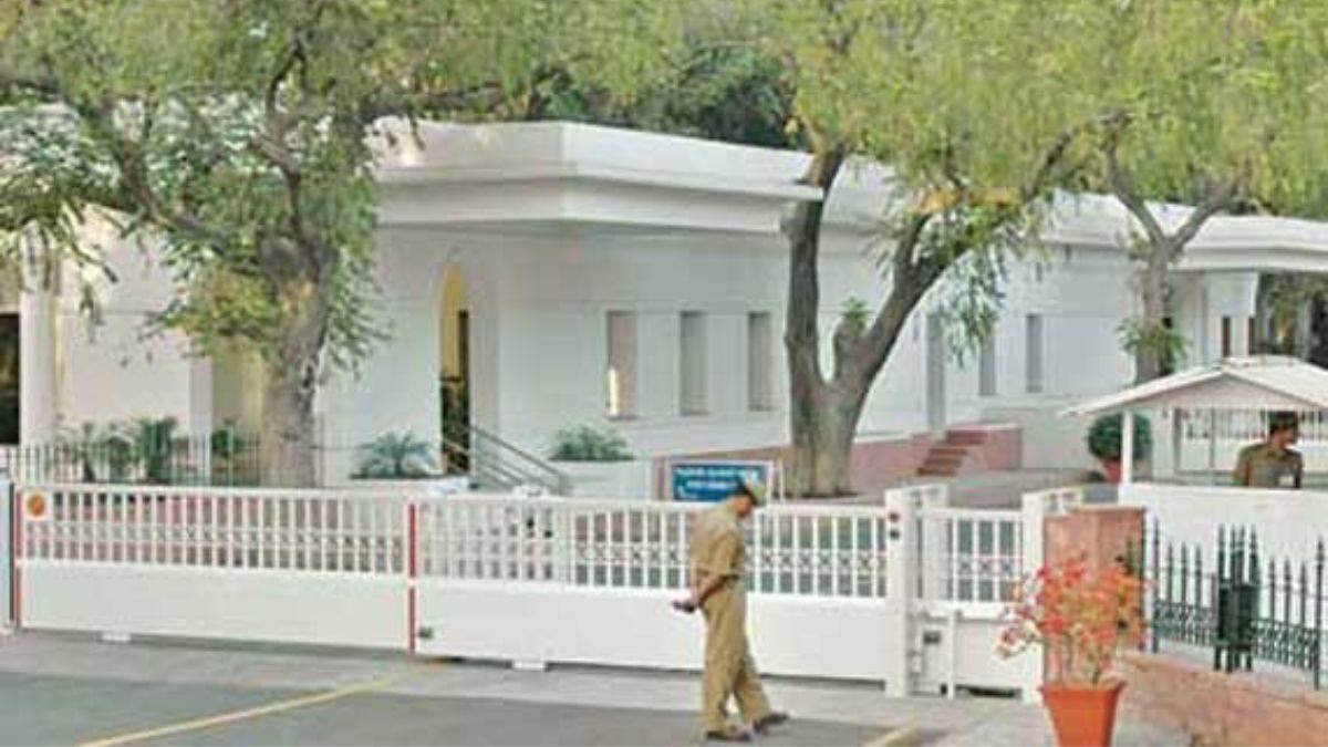 प्रधानमंत्री आवास के ऊपर उड़ता दिखा ड्रोन, सुरक्षा महकमे में मचा हड़कंप, SPG और पुलिस एक्शन में